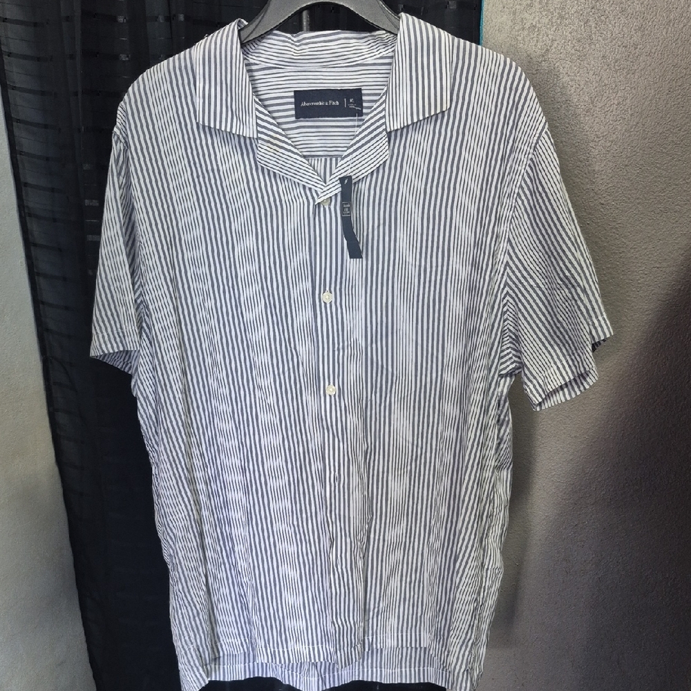 Abercrombie & Fitch Black and White Striped Casual Shirt